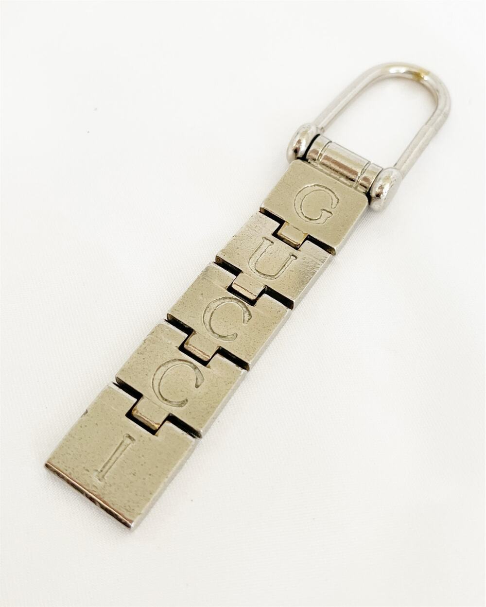 GUCCI Logo Keychain Charm In Silver Metal Rectangular Key Ring Vintage Unisex